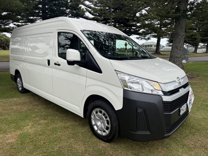 2021 Toyota Hiace ZX 2.8DT Automatic RWD Van image 3