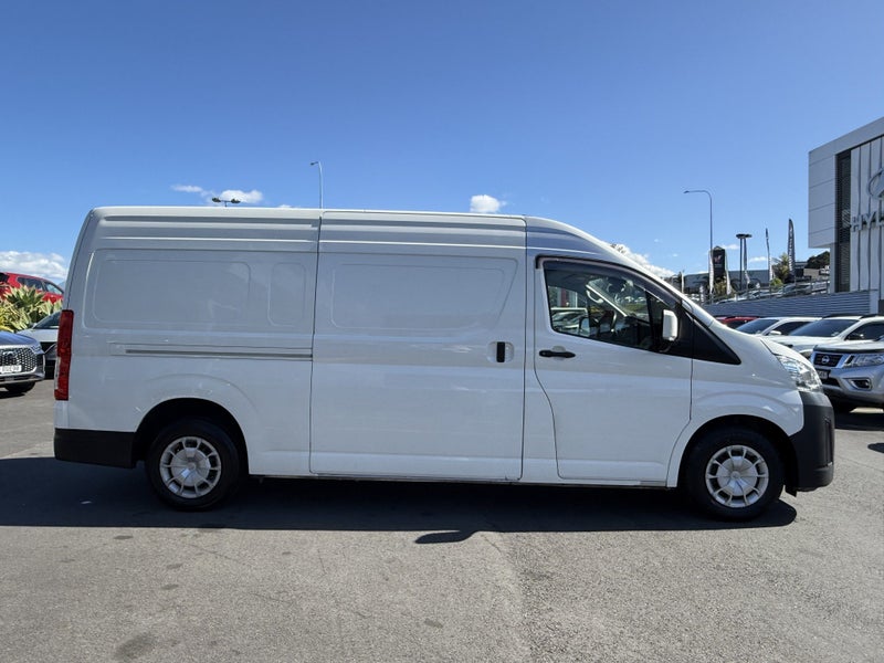 2021 Toyota Hiace ZX PVN 2.8 Diesel Turbo Autom... image 5