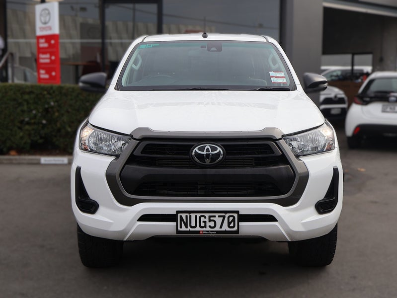 2021 Toyota Hilux SR 2.8Deisel Auto 4WD image 2