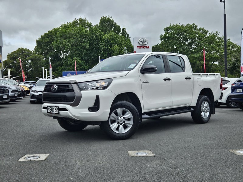 2021 Toyota Hilux SR 2.8DT 2WD image 2