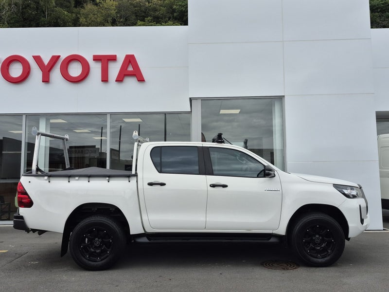 2021 Toyota Hilux SR 2.8DT 2WD Manual image 2