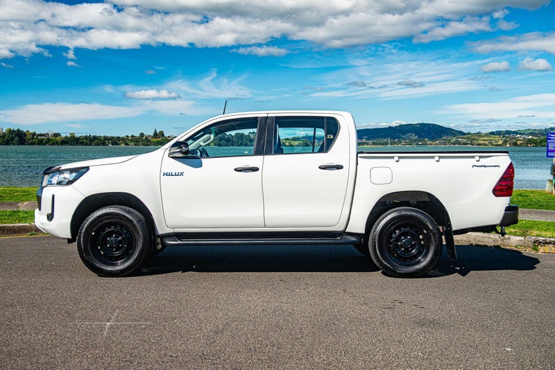 2021 Toyota Hilux SR 2.8DT 6AT 2WD image 5