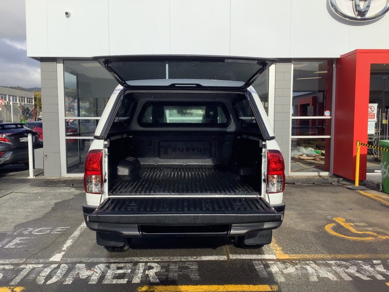 2021 Toyota Hilux SR 2.8DT 6AT 2WD ECW Extra Cab image 5