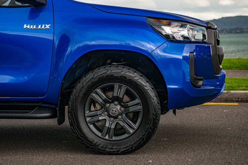 2021 Toyota Hilux SR 2.8DT 6MT 2WD image 3