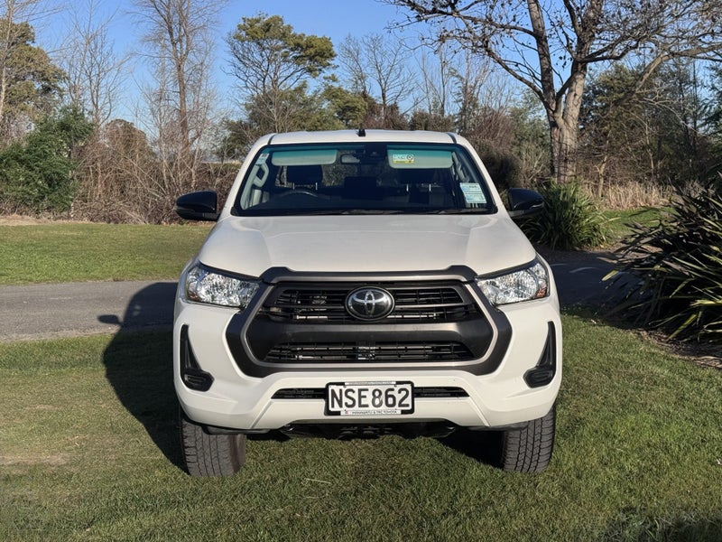2021 Toyota Hilux SR 2.8DT Automatic 2WD Double... image 2