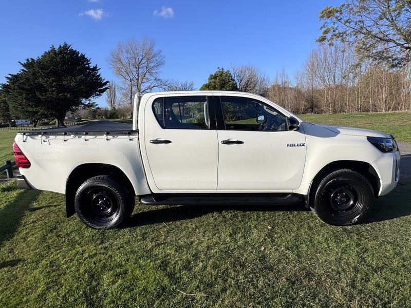 2021 Toyota Hilux SR 2.8DT Automatic 2WD Double... image 5