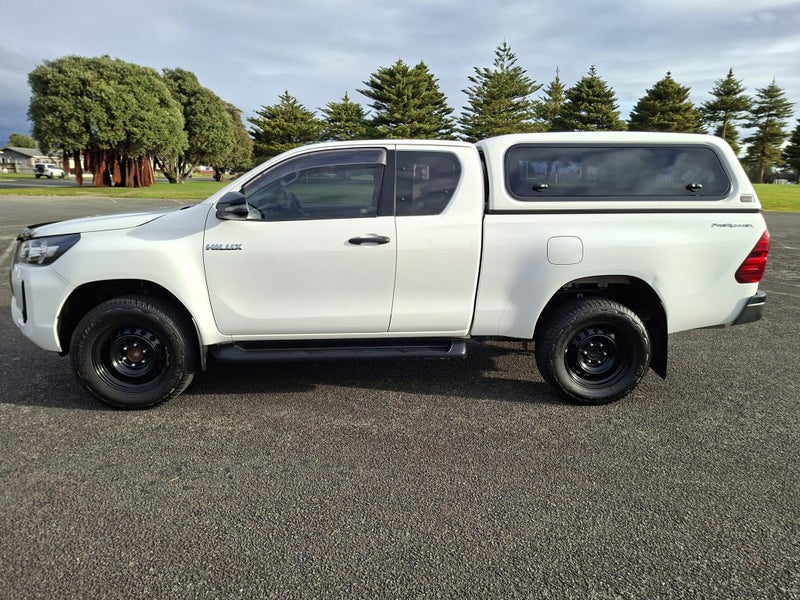 2021 Toyota Hilux SR 2.8DT Automatic 2WD Extra... image 2
