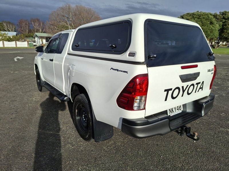 2021 Toyota Hilux SR 2.8DT Automatic 2WD Extra... image 3