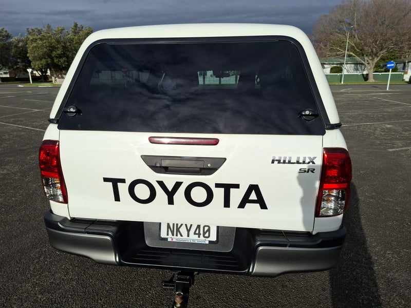 2021 Toyota Hilux SR 2.8DT Automatic 2WD Extra... image 4