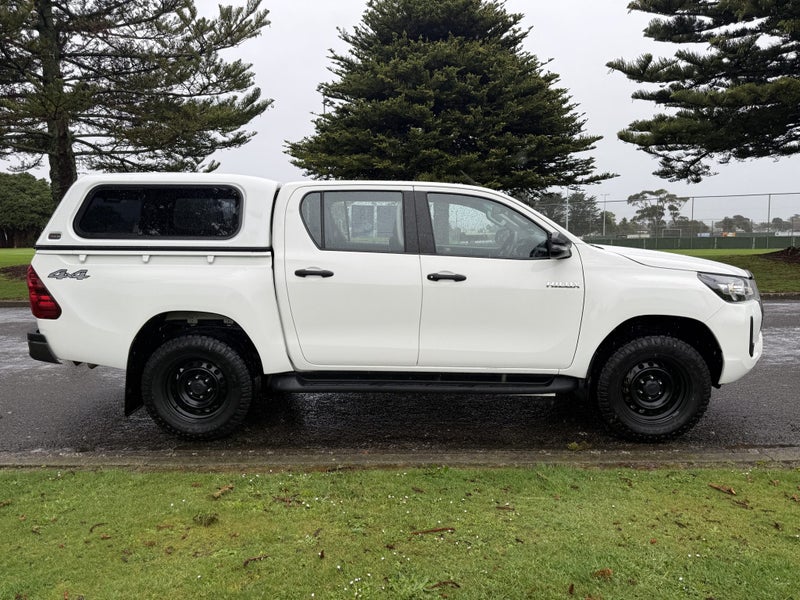 2021 Toyota Hilux SR 2.8DT Automatic 4WD Double... image 3