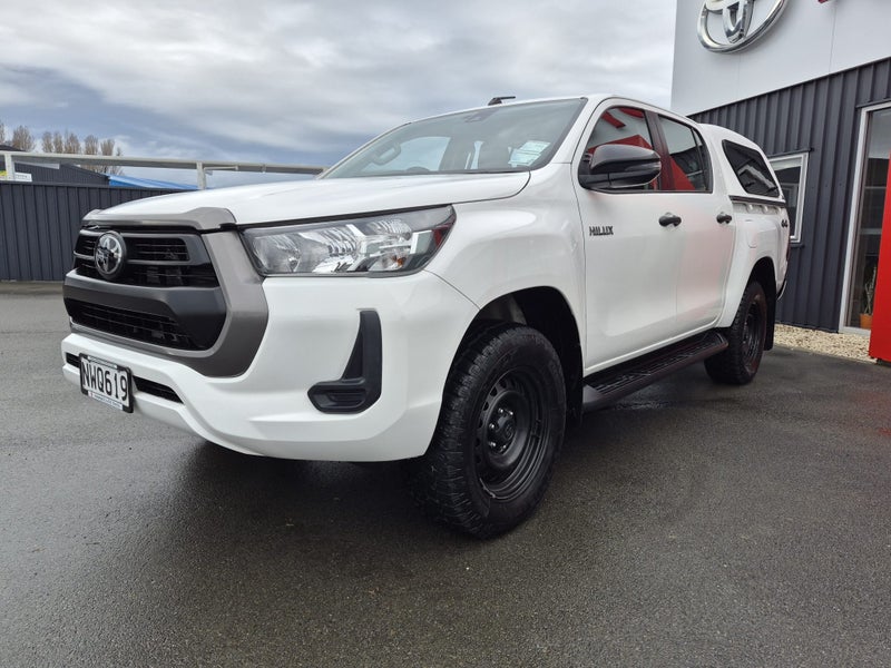 2021 Toyota Hilux SR 2.8DT Automatic 4WD Double... image 4