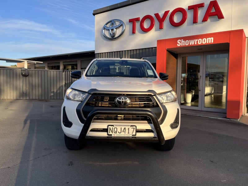 2021 Toyota Hilux SR 2.8DT Automatic 4WD Double... image 3