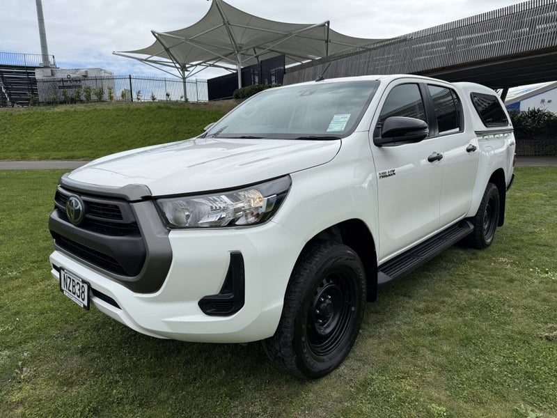 2021 Toyota Hilux SR 2.8DT Automatic 4WD Double... image 3