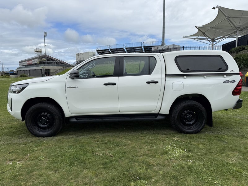 2021 Toyota Hilux SR 2.8DT Automatic 4WD Double... image 4