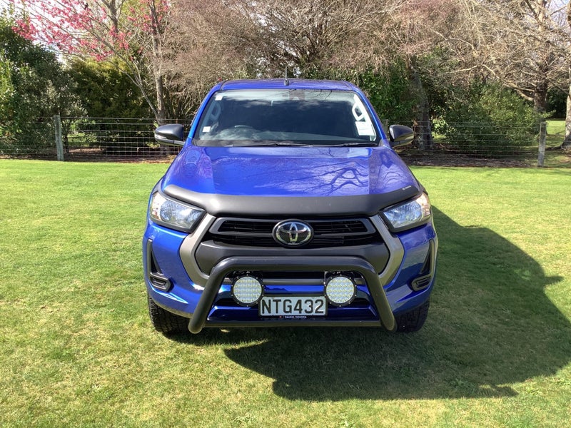 2021 Toyota Hilux SR Double Cab 2.8DT 2WD image 3