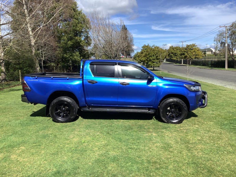 2021 Toyota Hilux SR Double Cab 2.8DT 2WD image 4