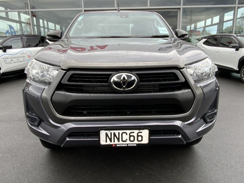 2021 Toyota Hilux SR Double cab Auto & Certified! image 3