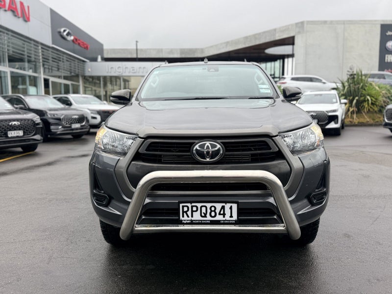 2021 Toyota Hilux SR TD DC/CC 2.8DT image 3
