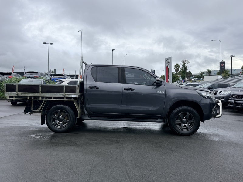 2021 Toyota Hilux SR TD DC/CC 2.8DT image 5