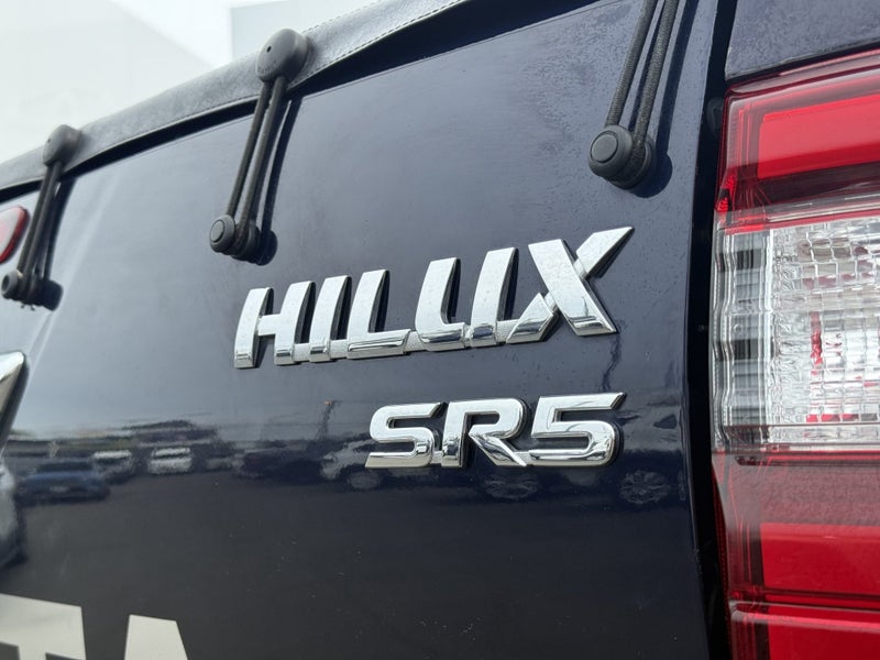 2021 Toyota Hilux SR5 2.8DT 4WD CERTIFIED image 2