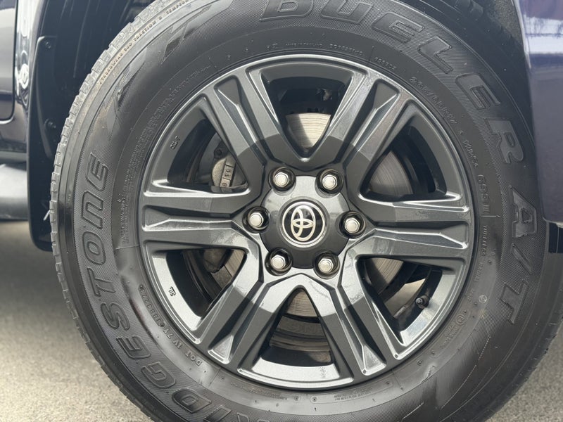 2021 Toyota Hilux SR5 2.8DT 4WD CERTIFIED image 3