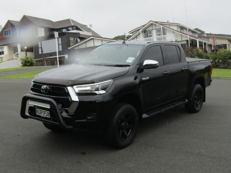2021 Toyota Hilux SR5 2.8DT 6AT 2WD image 3
