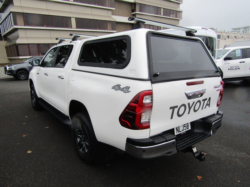 2021 Toyota Hilux SR5 2.8DT 6AT 4WD image 3