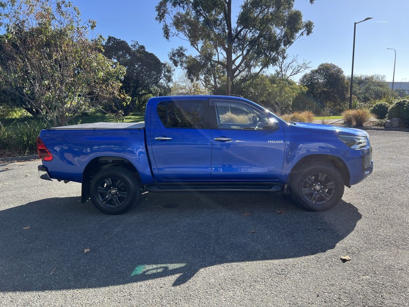 2021 Toyota Hilux SR5 2.8DT 6AT 4WD image 3
