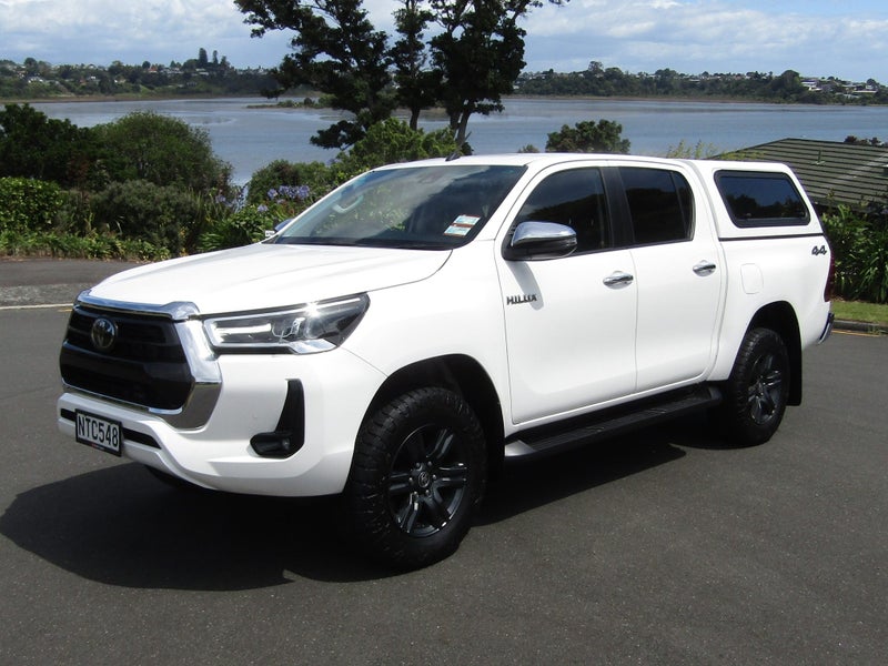 2021 Toyota Hilux SR5 2.8DT 6AT 4WD image 3