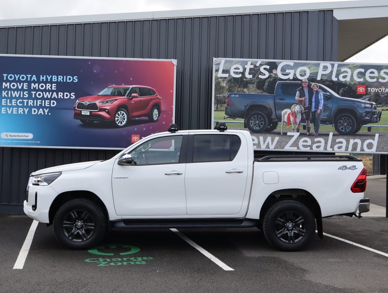 2021 Toyota Hilux SR5 2.8DT 6AT 4WD DCW/4D/5S (... image 5