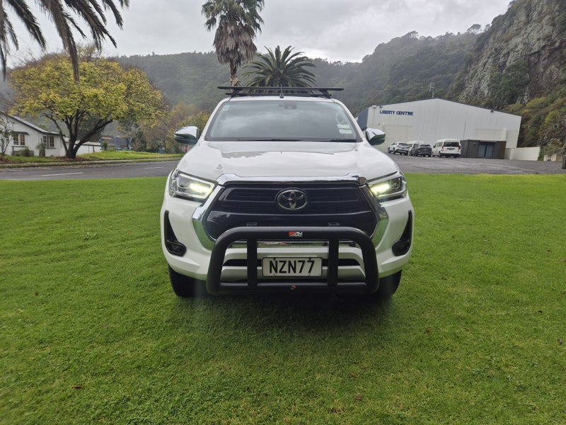 2021 Toyota Hilux SR5 2.8DT 6MT 2WD image 2