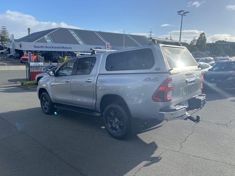 2021 Toyota Hilux SR5 2.8DT 6MT 4WD image 5