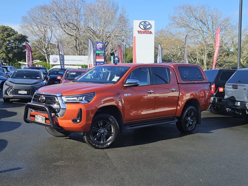 2021 Toyota Hilux SR5 2.8DT 6MT 4WD image 2