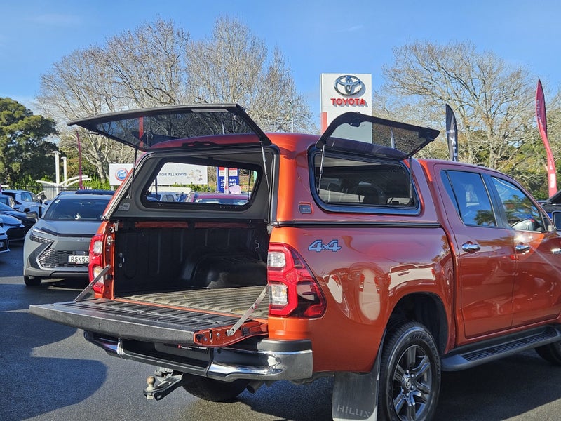 2021 Toyota Hilux SR5 2.8DT 6MT 4WD image 3