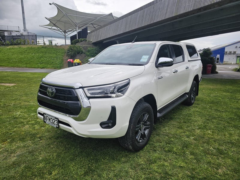 2021 Toyota Hilux SR5 2.8DT Automatic 2WD Doubl... image 3