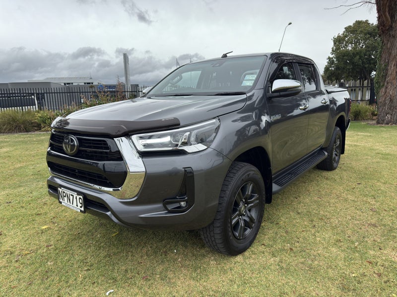 2021 Toyota Hilux SR5 2.8DT Manual 2WD Double C... image 3