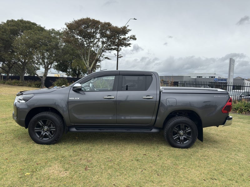 2021 Toyota Hilux SR5 2.8DT Manual 2WD Double C... image 4