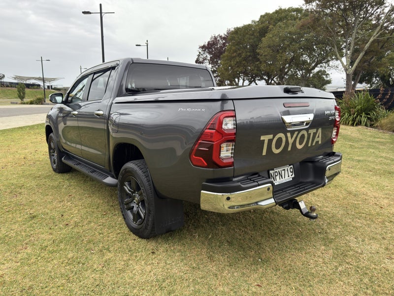 2021 Toyota Hilux SR5 2.8DT Manual 2WD Double C... image 5