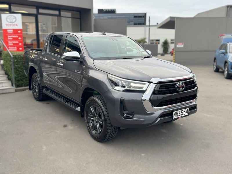 2021 Toyota Hilux SR5 4WD, Push Start image 1
