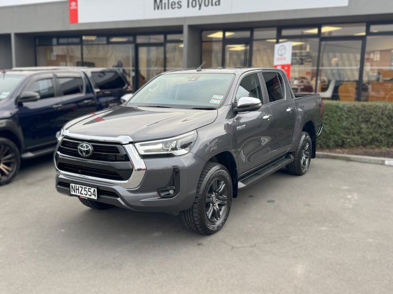 2021 Toyota Hilux SR5 4WD, Push Start image 3