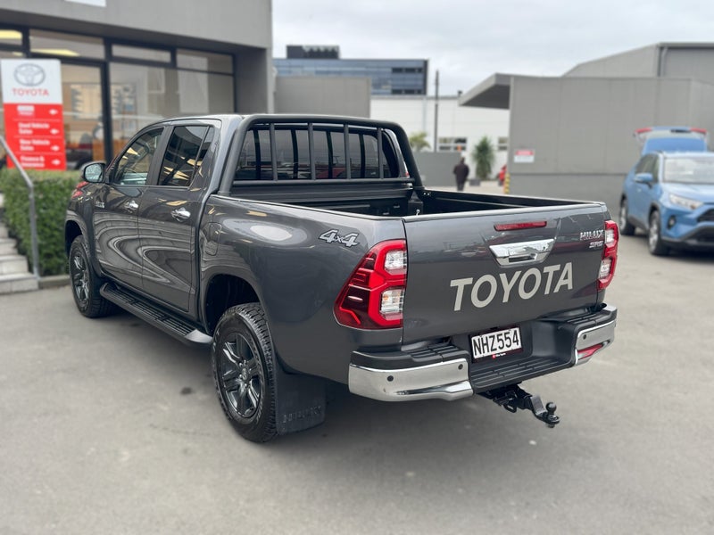 2021 Toyota Hilux SR5 4WD, Push Start image 5
