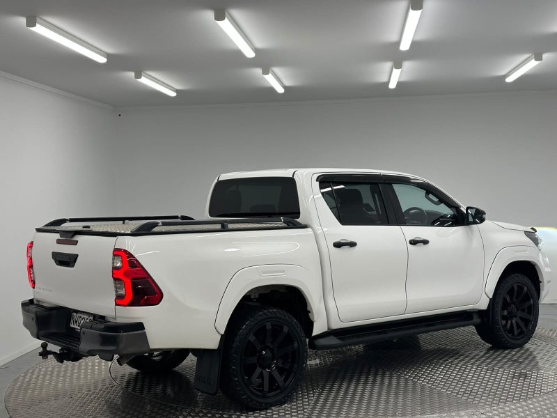 2021 Toyota Hilux SR5 CRUISER 2.8DT image 3