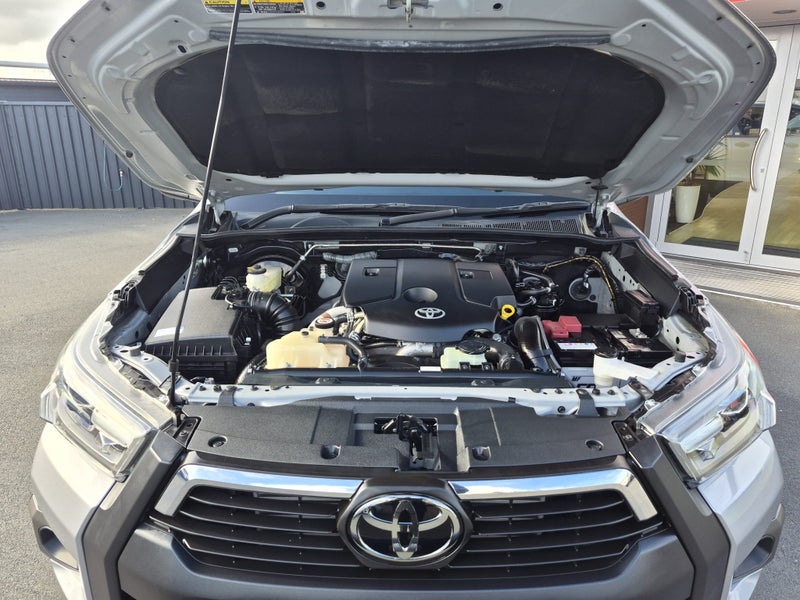 2021 Toyota Hilux SR5 CRUISER 2.8DT Automatic 2... image 4