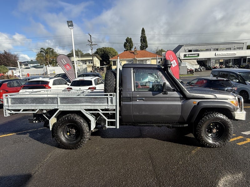 2021 Toyota Land Cruiser 70 LT 4.5DT 5MT 4WD SC... image 5