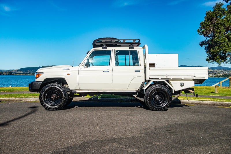 2021 Toyota Land Cruiser 70 LT 4.5DT Flat Deck image 4