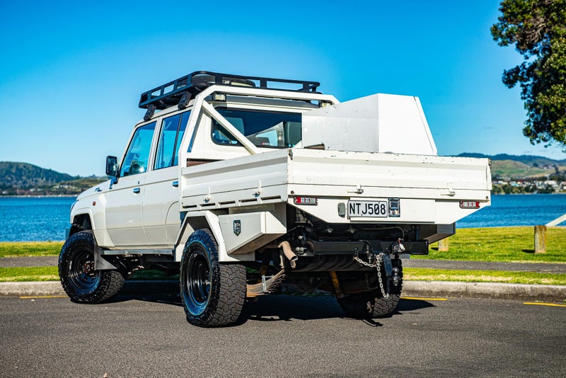 2021 Toyota Land Cruiser 70 LT 4.5DT Flat Deck image 5