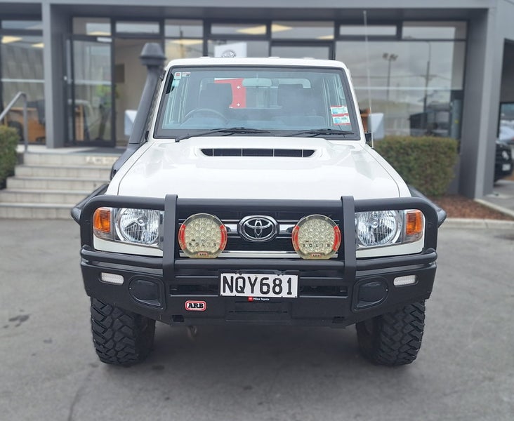 2021 Toyota Land Cruiser 70 LX 4.5 Litre V8 Manual image 2