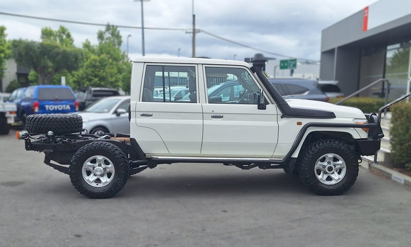 2021 Toyota Land Cruiser 70 LX 4.5 Litre V8 Manual image 4