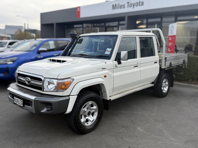 2021 Toyota Land Cruiser 70 LX V8 4WD MANUAL image 3