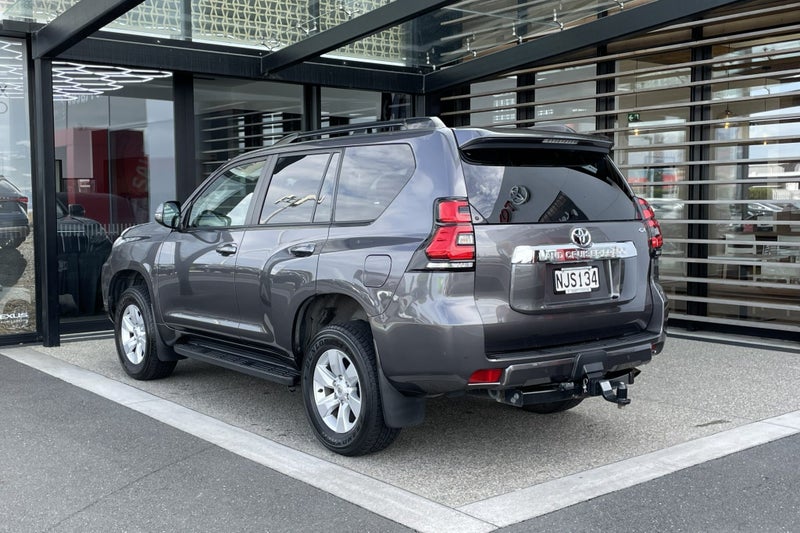2021 Toyota Land Cruiser Prado GX 2.8 Turbo Die... image 2